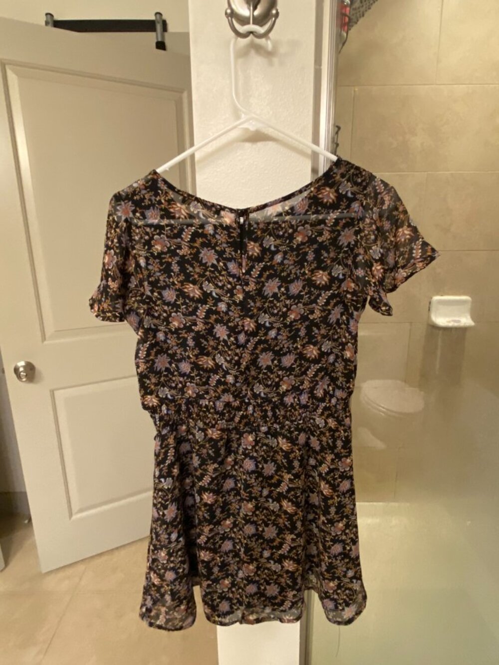 Forever 21Womens Black Floral Blouse Size Large